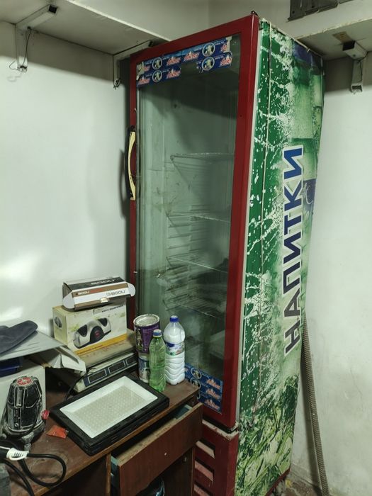 Vitrina haladelni 2 ta  . Pastavka vitrina 2 ta sotiladi 250$