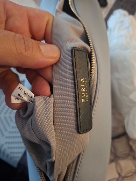 Furla чанта бледо синя, кожа