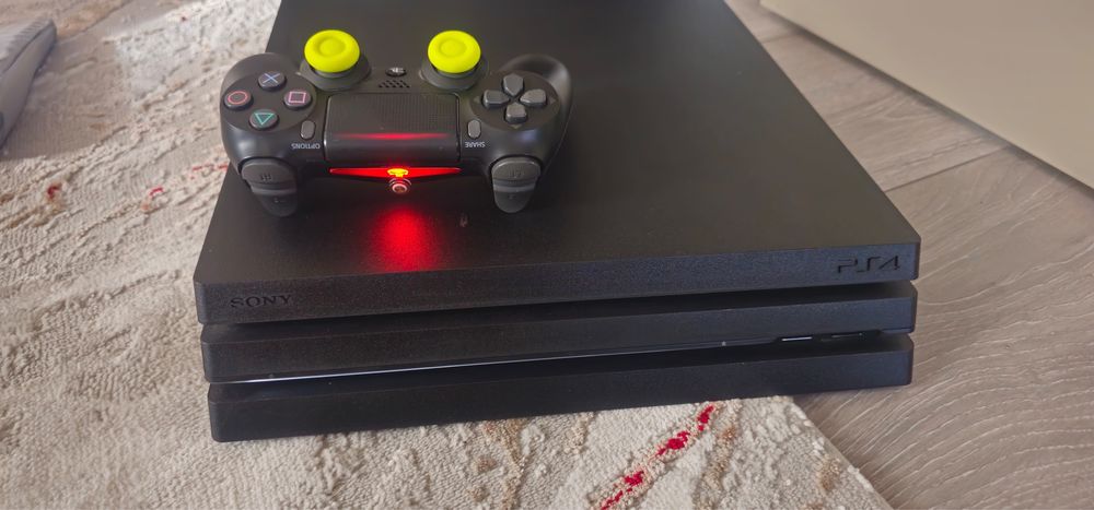 Продавам PlayStation 4 Pro