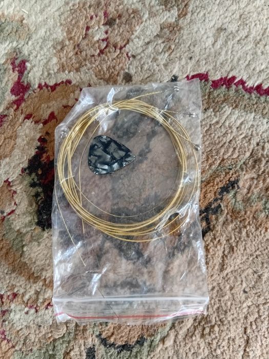 Продам гитару Б/у