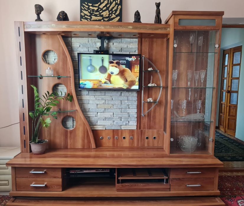 Продам горку в гостиную