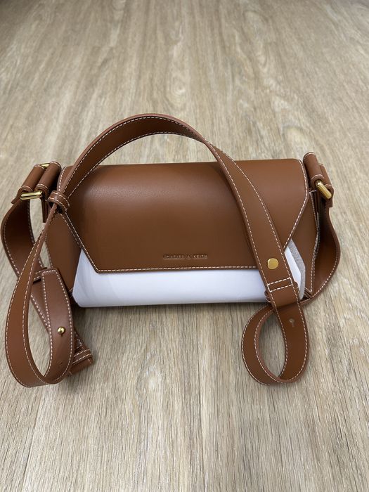 Продам новую сумочку CHARLES & KEITH