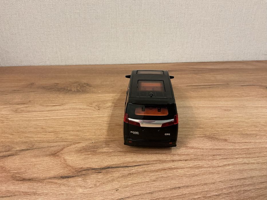 игрушка машинка.