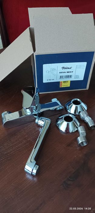 Смесител стенен за умивалник