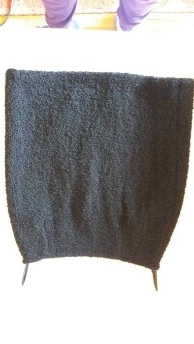 Vand fusta scurta din stofa neagra, groasa,  captusita.