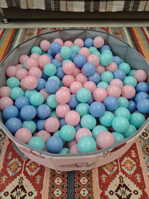 Сухой бассейн с шариками