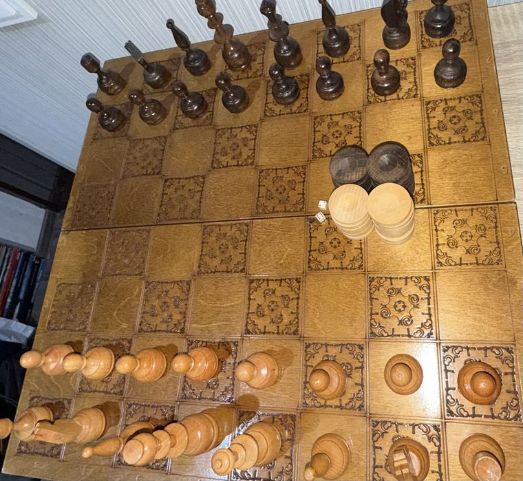 дървен комплект за шах и табла с ръчна изработка