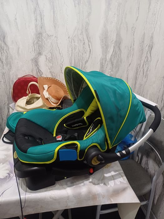 Продаётся фирменный авто люлька с базой