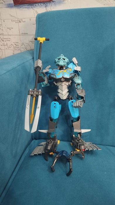 Продам BIONICLE (неоригинал) плюс разные детали