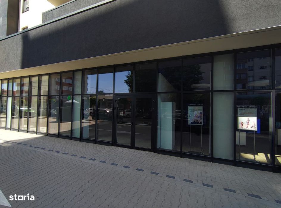 Sp. comercial 87 mp, central, vitrina, vad comercial, parcare, 16e/mp