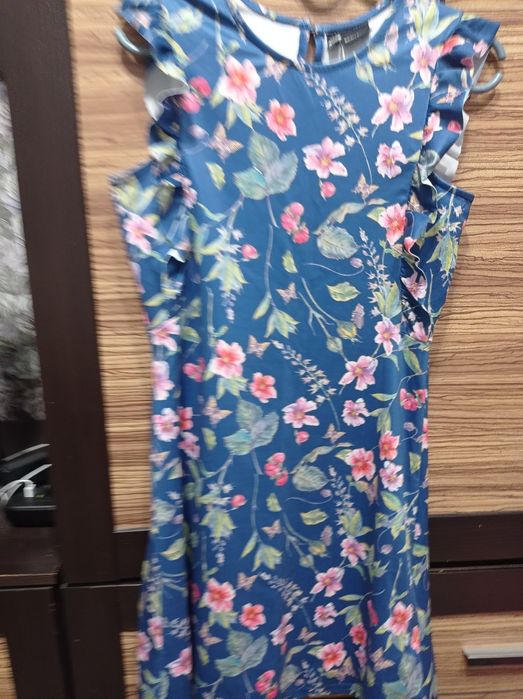 Продам женские платья