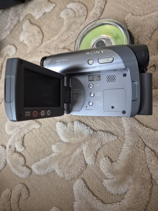 Продаётся мини DVD камера  Sony DCR‑DVD205E