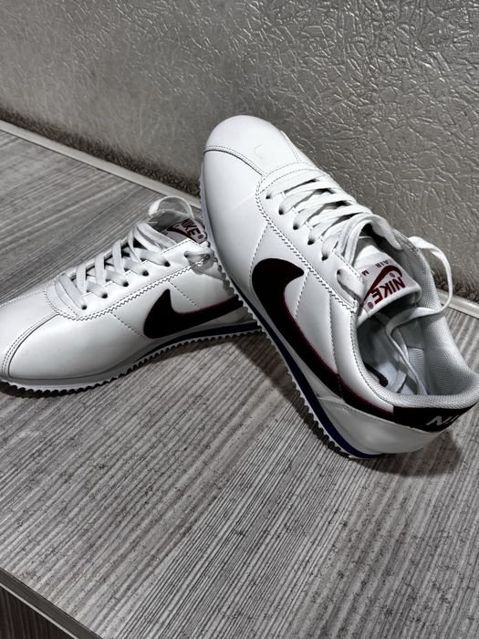 Новые кроссовки NIKE оригенал