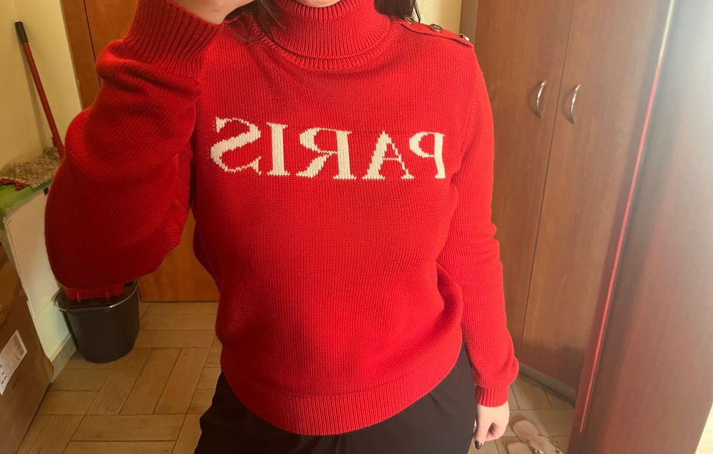 Червен пуловер на Motivi