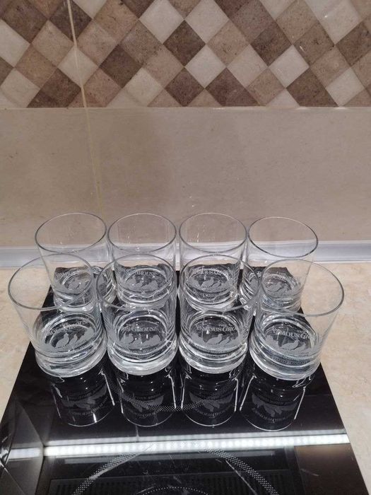 Порцеланови и стъклени сервизи за течности