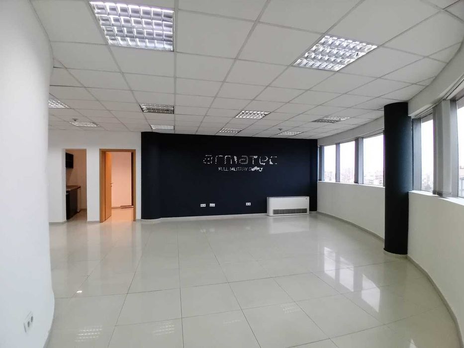 Дава се под наем Офис в София, Гоце Делчев - 115 кв.м за 1035 € - Снимка #2