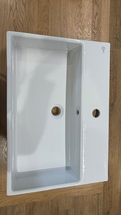Мивка, порцеланова с размери 42х13х60.