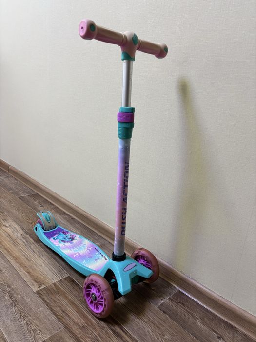 Продам самокат для девочки