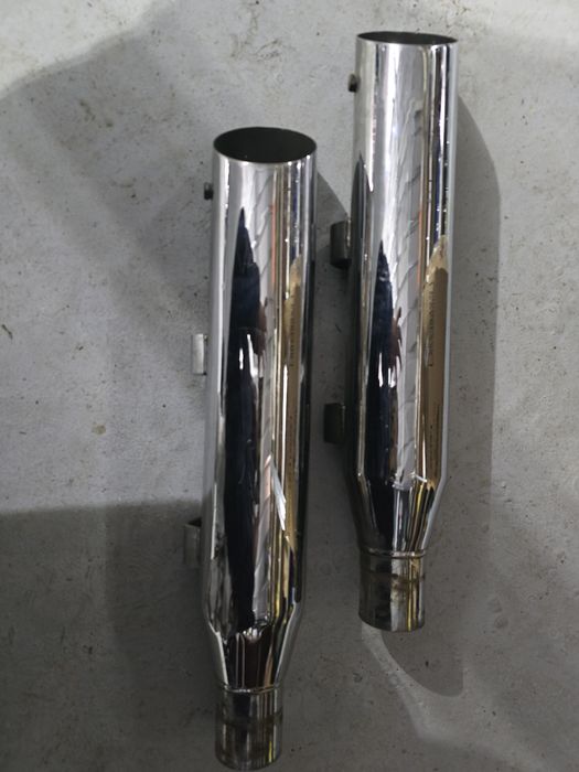 Evacuări moto sunet foarte frumos gen Harley.