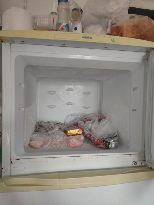 Холодильник работает