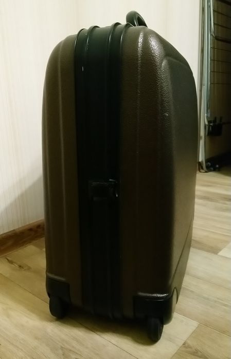 Чемодан с отделением для костюма