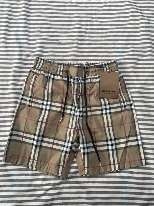 Pantaloni scurti burberry marimea M