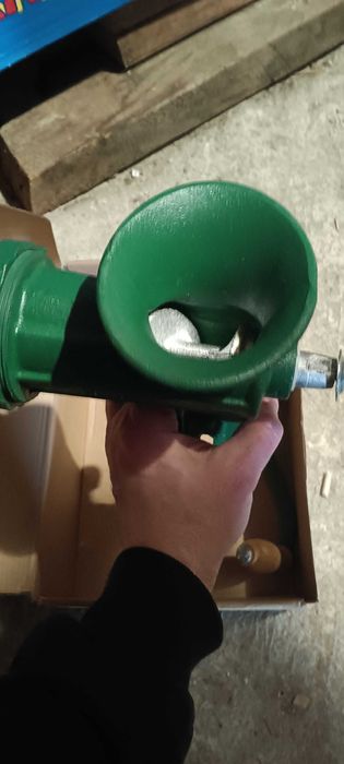 Ръчна мелачка - чисто нова