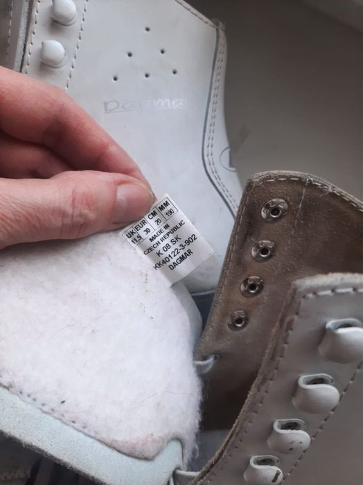 Продам профессиональные фигурные коньки