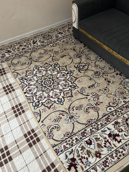 Диван,ковер,вышилка