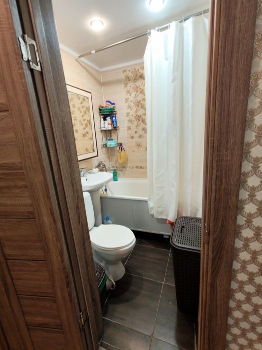 Продам 4 комн. квартиру