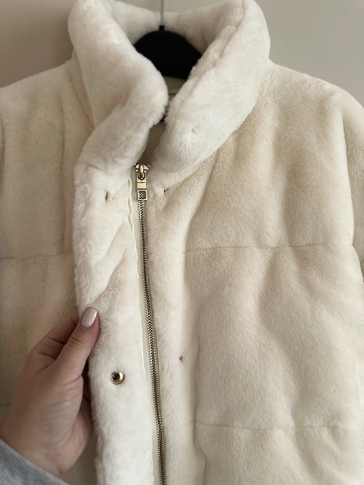 Пухено, бяло палто Zara