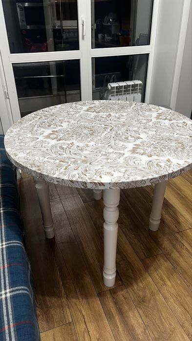 Стол кухонный белый