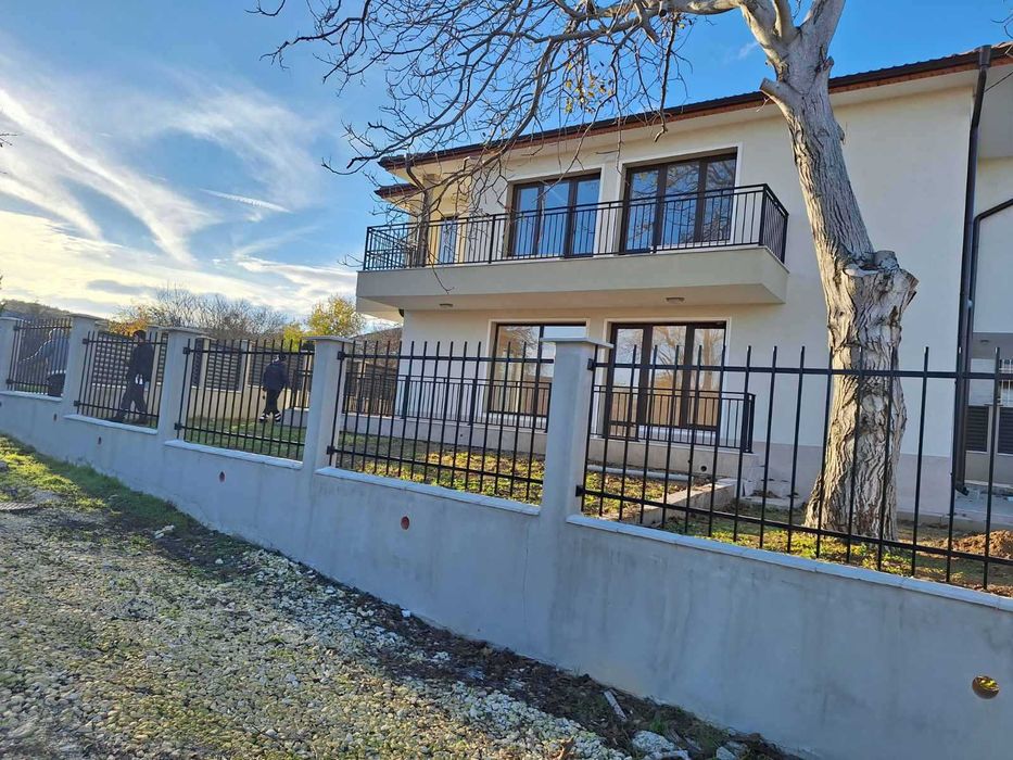 Продава се Къща в Варна, м-т Траката - 150 кв.м за 2600 €/кв.м - Снимка #1