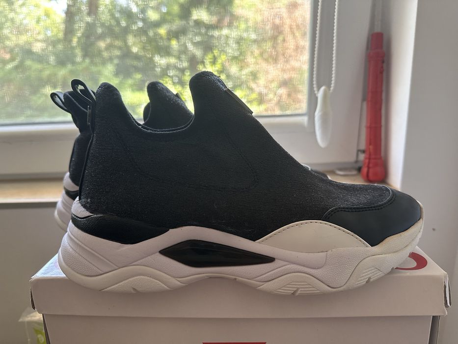 Обувки тип чорап GUESS