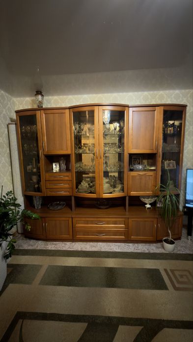 Стенка  в гостинную в отличном состоянии