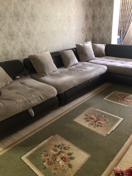 Угловой Диван большой продам