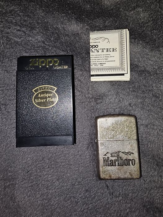 Zippo Marlboro Antique Silver Plate – Noiembrie 2000