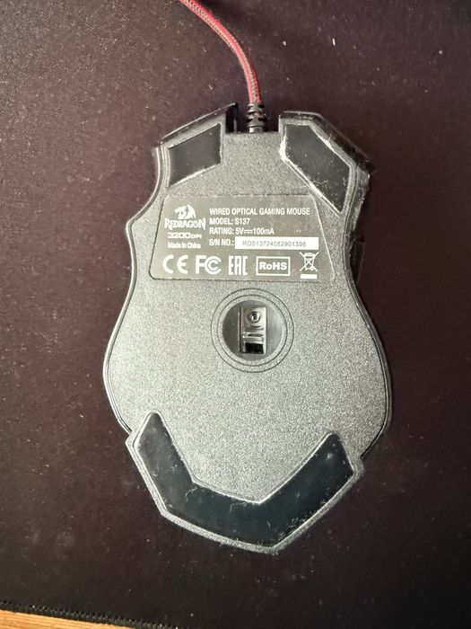 Mouse redragon pe fir