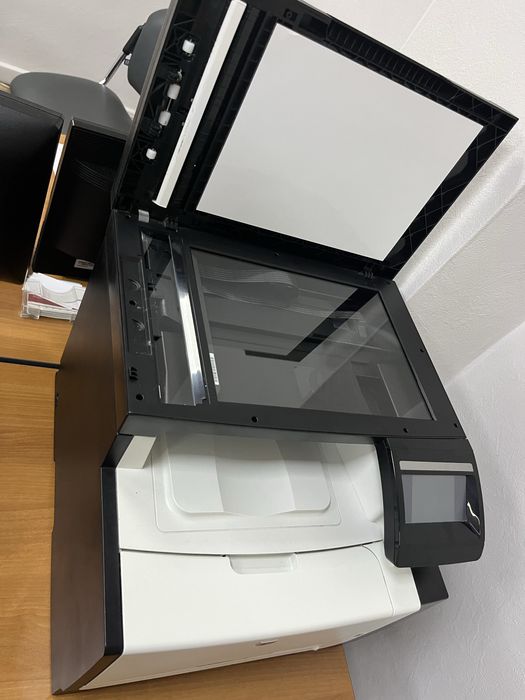 Продам принтер “Laser Jet Pro CM1415fn