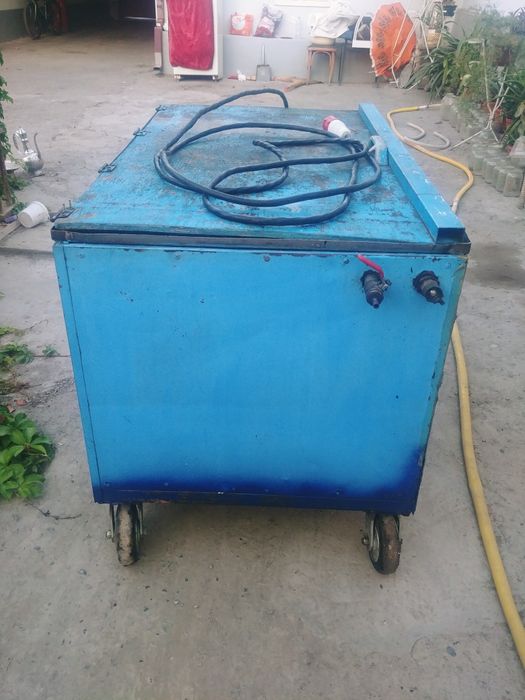 Котёл,для чистки деталей двигателя.