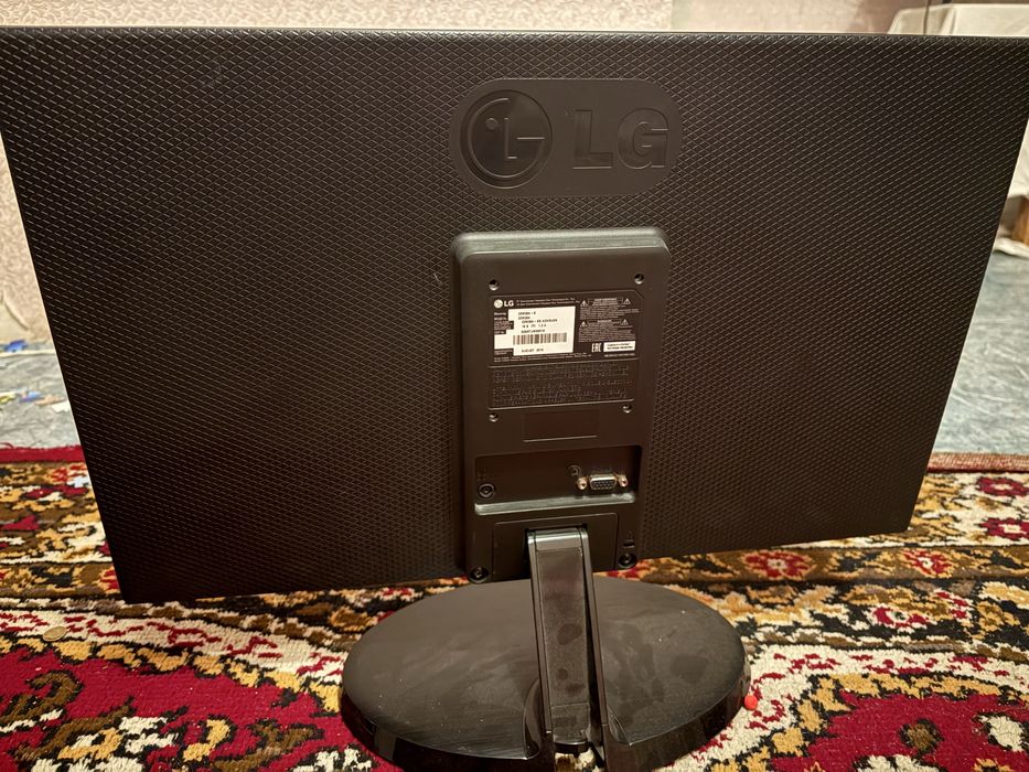Монитор LG 22дюйма