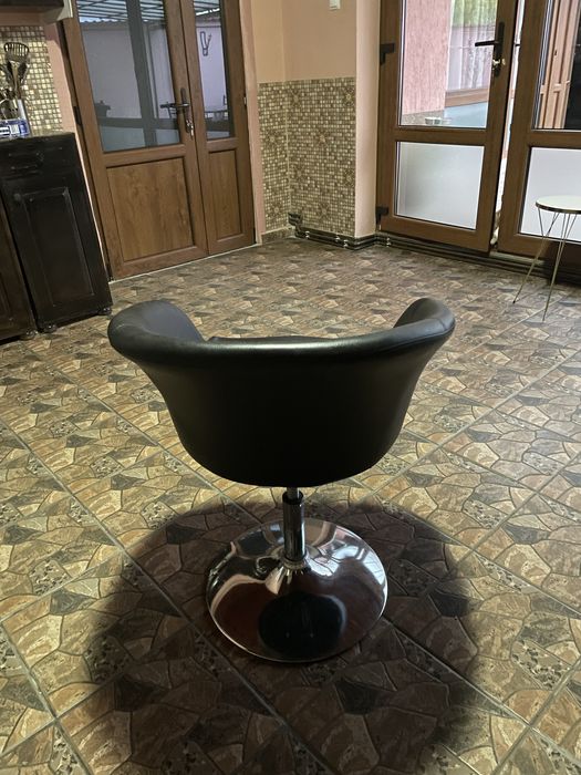 Scaun coafor putin folosit