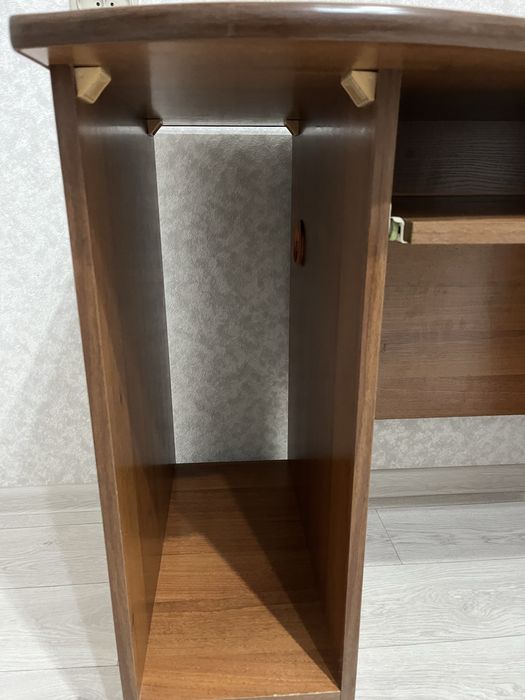 Отдам компьюторный стол