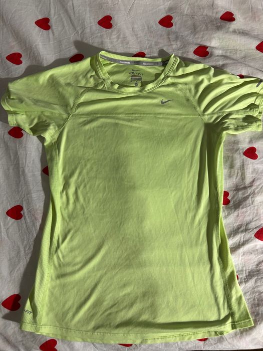 Дамски потници и тениски Nike