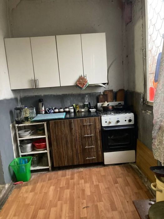 4/2/5 (2 этаж). Сергели 2. Квартира 92 м², дом панельный. Метро 500 м