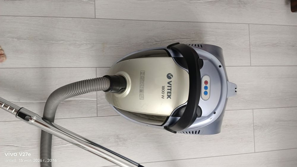 Продам пылесос с Аква фильтром VITEK