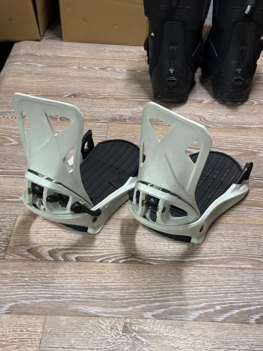 Продам ботинки с креплениями