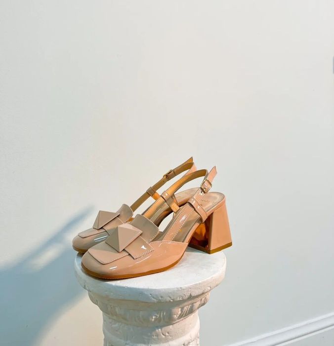 Босоножки на каблуке