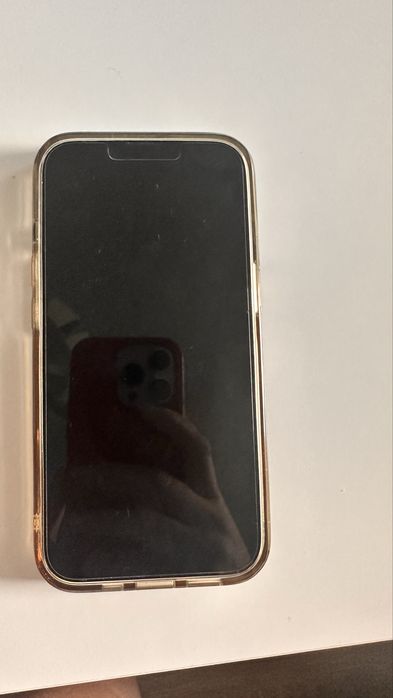 iPhone 14 cu folie privacy si husa magsafe