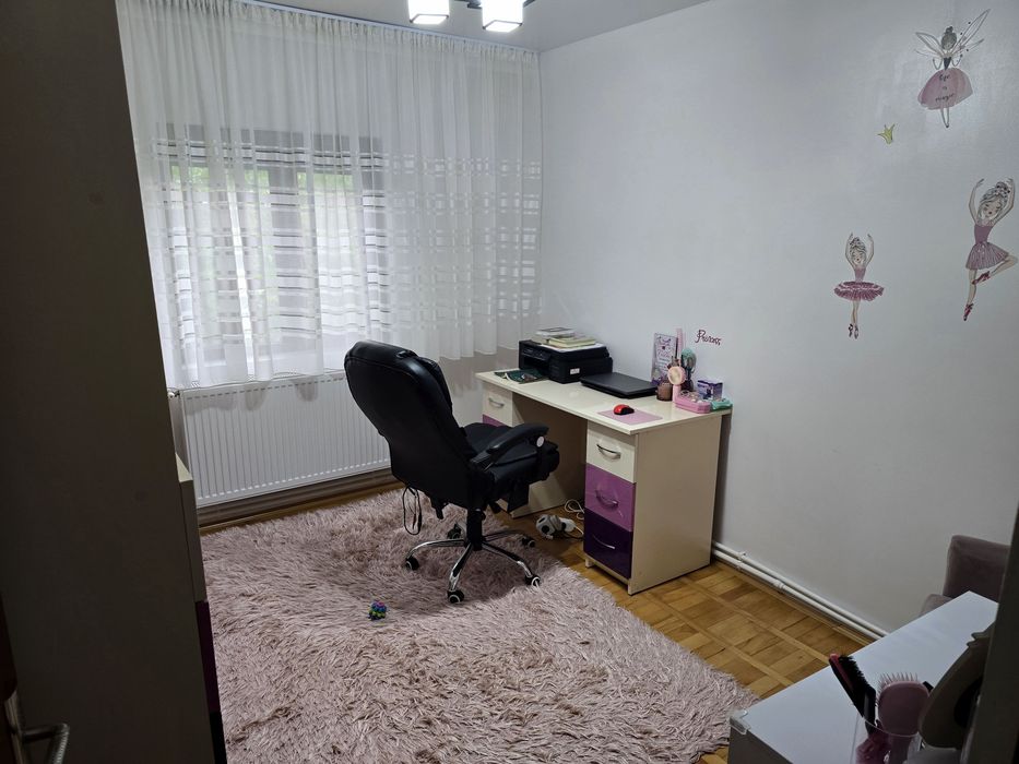 Apartament 4 camere de vanzare